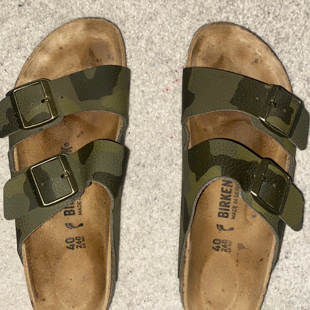 Birkenstock camo woman’s size 40 (9) Arizona